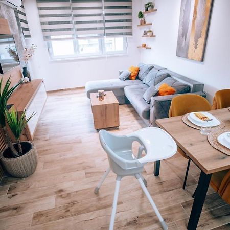 Apartman Lux-Besplatno Koriscenje Zasebne Garaze Sremska Mitrovica Eksteriør billede