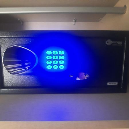 Apartman Lux-Besplatno Koriscenje Zasebne Garaze Sremska Mitrovica Eksteriør billede