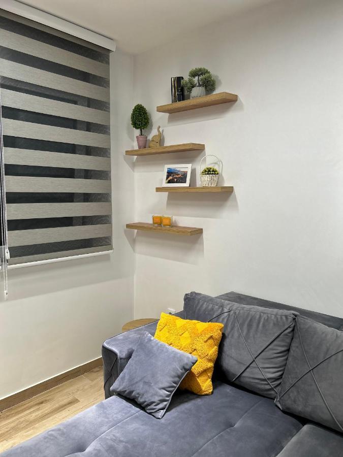 Apartman Lux-Besplatno Koriscenje Zasebne Garaze Sremska Mitrovica Eksteriør billede