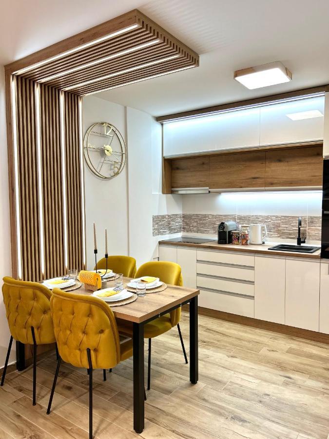 Apartman Lux-Besplatno Koriscenje Zasebne Garaze Sremska Mitrovica Eksteriør billede