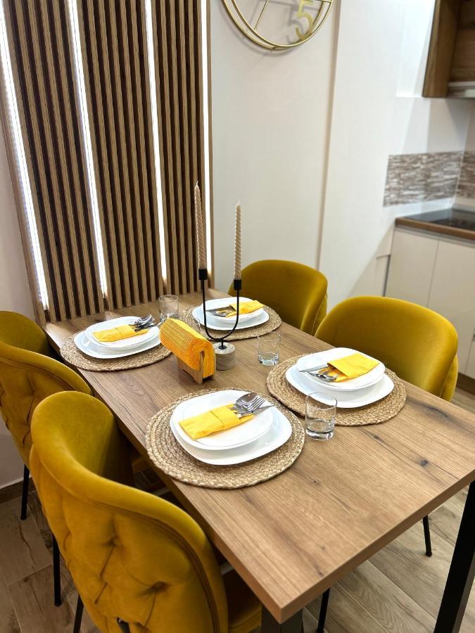 Apartman Lux-Besplatno Koriscenje Zasebne Garaze Sremska Mitrovica Eksteriør billede