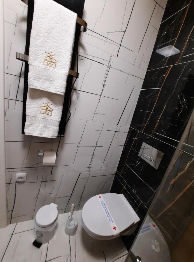 Apartman Lux-Besplatno Koriscenje Zasebne Garaze Sremska Mitrovica Eksteriør billede